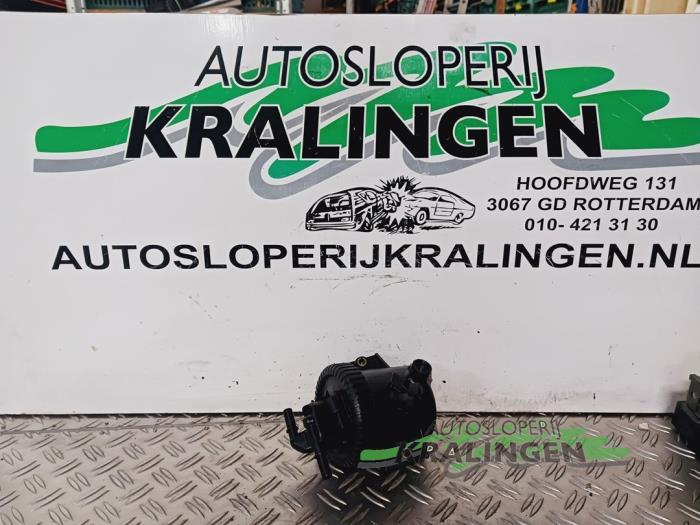 Begagnade Bränslefilterhus Citroen Berlingo 2.0 HDi Pris € 14,99 Marginaltabell erbjuds av Autosloperij Kralingen B.V.