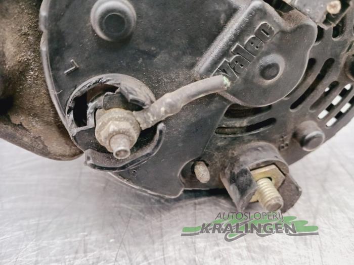 Dynamo van een Opel Movano Combi 2.8 DTI 2000