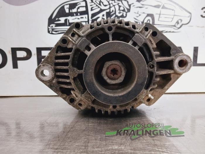 Dynamo van een Opel Movano Combi 2.8 DTI 2000