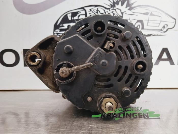 Dynamo van een Opel Movano Combi 2.8 DTI 2000