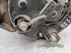 Dynamo van een Opel Movano Combi 2.8 DTI 2000