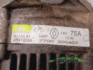 Dynamo van een Opel Movano Combi 2.8 DTI 2000