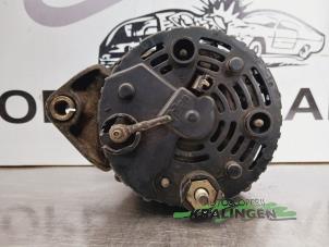 Dynamo van een Opel Movano Combi 2.8 DTI 2000
