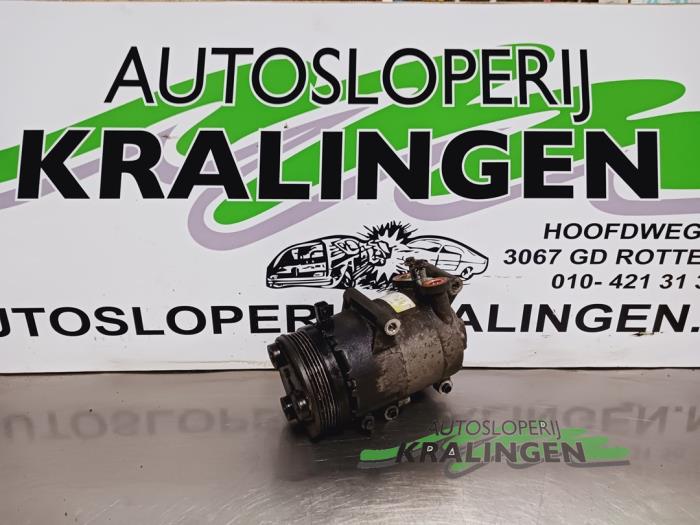 Usagé Pompe clim Ford Focus C-Max 1.8 16V Prix € 22,99 Règlement à la marge proposé par Autosloperij Kralingen B.V.