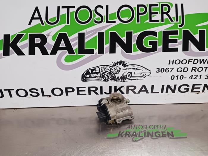 Usagé Boitier papillon Renault Clio II (BB/CB) 1.2 16V Prix € 49,99 Règlement à la marge proposé par Autosloperij Kralingen B.V.