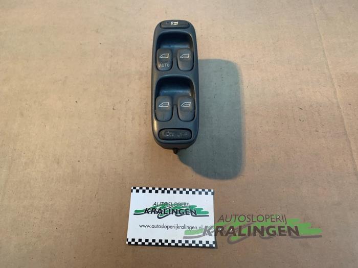 Usados Interruptor de ventanilla eléctrica Volvo V70 (GW/LW/LZ) 2.5 10V Precio € 19,99 Norma de margen ofrecido por Autosloperij Kralingen B.V.