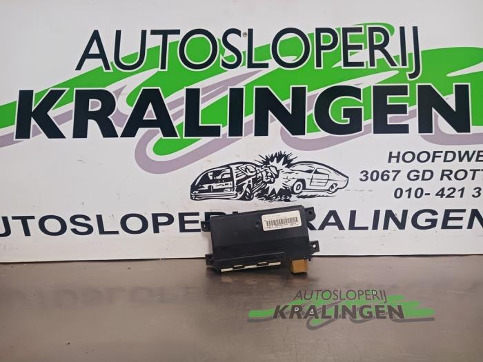 Używane Modul Comfort Jaguar S-type (X200) 3.0 V6 24V Cena € 19,98 Procedura marży oferowane przez Autosloperij Kralingen B.V.
