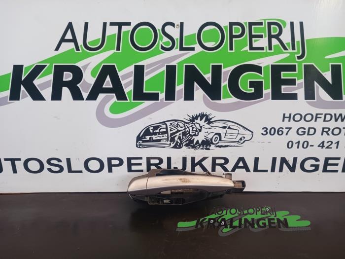 Gebrauchte Handgriff Peugeot 308 (L3/L8/LB/LH/LP) 1.2 12V e-THP PureTech 110 Preis auf Anfrage angeboten von Autosloperij Kralingen B.V.