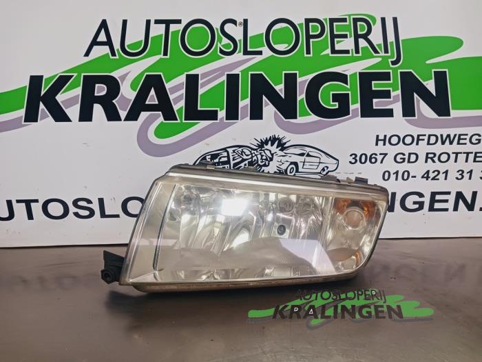 Używane Reflektor lewy Skoda Fabia (6Y2) 1.4i Cena € 24,99 Procedura marży oferowane przez Autosloperij Kralingen B.V.