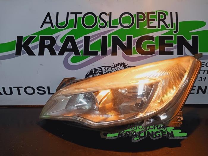 Używane Reflektor lewy Opel Astra J (PC6/PD6/PE6/PF6) 1.4 16V ecoFLEX Cena € 99,98 Procedura marży oferowane przez Autosloperij Kralingen B.V.