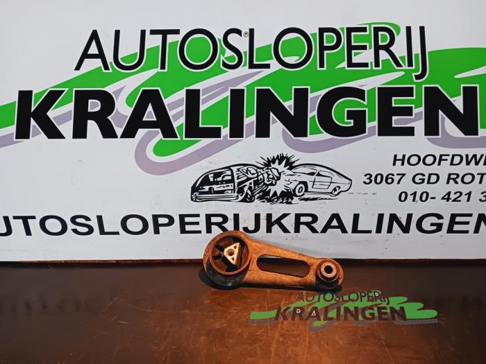 Usagé Support moteur Nissan Micra (K13) 1.2 12V DIG-S Prix € 24,99 Règlement à la marge proposé par Autosloperij Kralingen B.V.