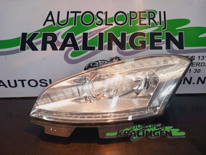 Używane Reflektor lewy Citroen C4 Grand Picasso (UA) 1.6 16V THP 155 Cena € 99,99 Procedura marży oferowane przez Autosloperij Kralingen B.V.