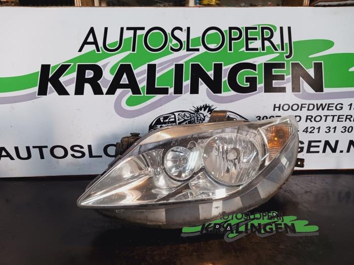 Używane Reflektor lewy Seat Ibiza IV SC (6J1) 1.4 16V LPG Cena € 99,99 Procedura marży oferowane przez Autosloperij Kralingen B.V.