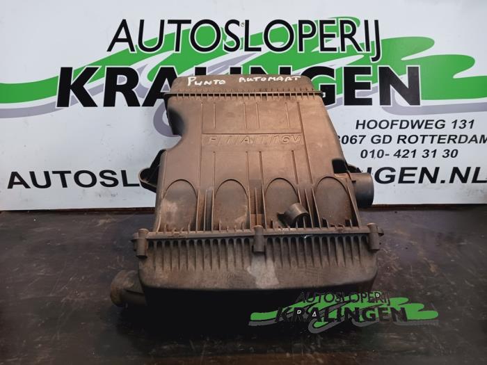 Begagnade Luftfilterhus Fiat Punto II (188) 1.2 16V Pris € 24,98 Marginaltabell erbjuds av Autosloperij Kralingen B.V.