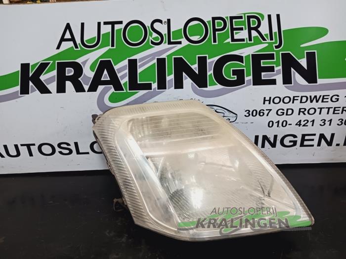 Używane Reflektor prawy Citroen C2 (JM) 1.4 Cena € 24,99 Procedura marży oferowane przez Autosloperij Kralingen B.V.
