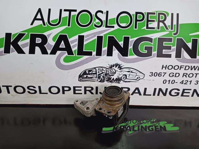 Usagé Support moteur Citroen C4 Grand Picasso (UA) 1.6 16V THP 155 Prix € 49,99 Règlement à la marge proposé par Autosloperij Kralingen B.V.