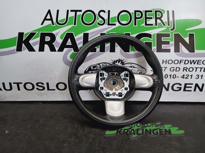 Używane Kierownica Mini Mini (R56) 1.6 16V Cooper Cena € 99,99 Procedura marży oferowane przez Autosloperij Kralingen B.V.