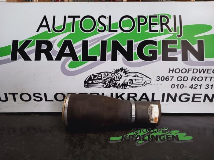 Begagnade Luftfjäder BMW 5 serie Touring (E39) 523i 24V Pris € 74,99 Marginaltabell erbjuds av Autosloperij Kralingen B.V.