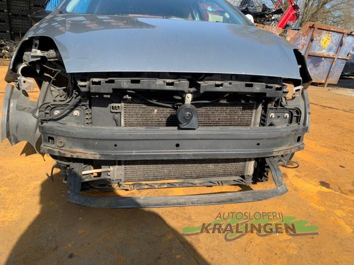 Begagnade Front Fiat Grande Punto (199) 1.4 16V Pris € 99,99 Marginaltabell erbjuds av Autosloperij Kralingen B.V.