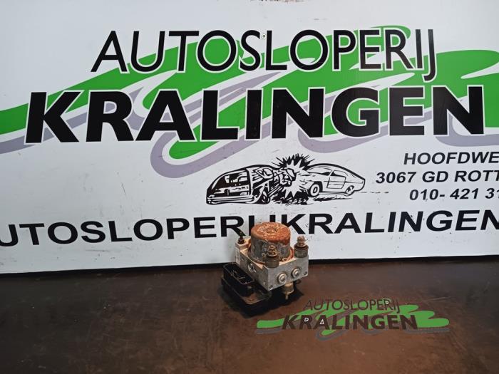 Begagnade ABS-pump Mitsubishi Outlander (CU) 2.0 16V 4x4 Pris på förfrågan erbjuds av Autosloperij Kralingen B.V.