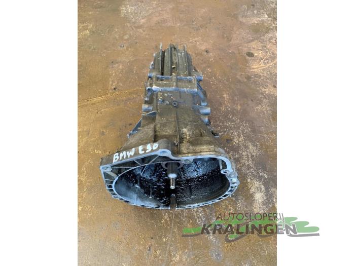 Getriebe van een BMW 3 serie (E90) 318i 16V 2007