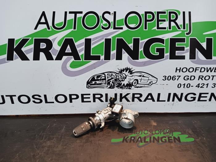 Używane Stacyjka + Kluczyk Chevrolet Aveo (300) 1.3 D 16V Cena € 99,99 Procedura marży oferowane przez Autosloperij Kralingen B.V.
