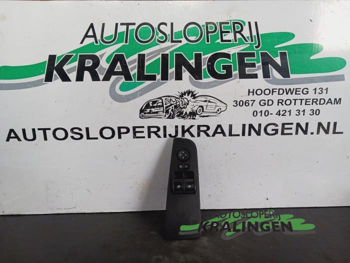 Usados Interruptor de ventanilla eléctrica Fiat Grande Punto (199) 1.2 Precio de solicitud ofrecido por Autosloperij Kralingen B.V.