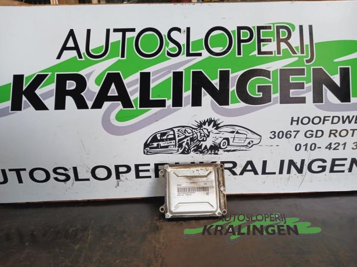 Used Engine management computer Opel Zafira (F75) 2.2 16V Price € 99,99 Margin scheme offered by Autosloperij Kralingen B.V.