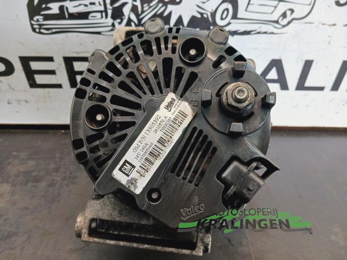 Dynamo van een Chevrolet Aveo (300) 1.3 D 16V 2012