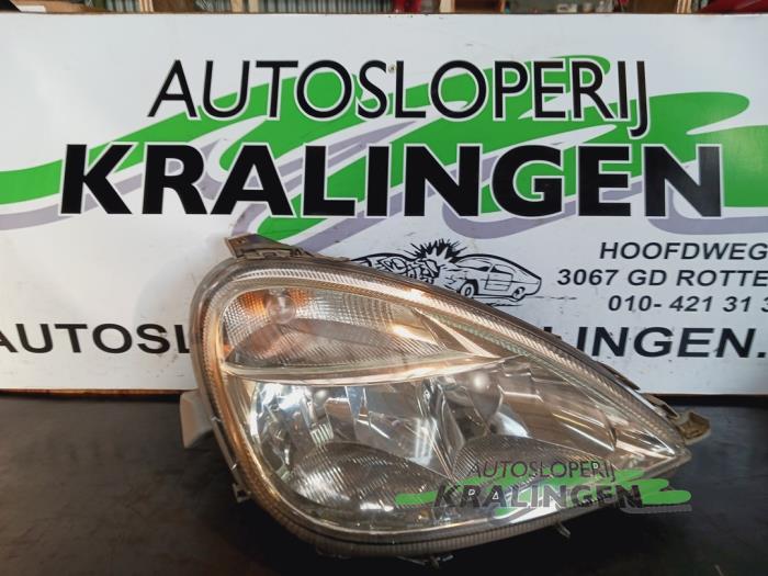 Używane Reflektor prawy Mercedes A (W168) 1.6 A-160 Cena € 24,98 Procedura marży oferowane przez Autosloperij Kralingen B.V.