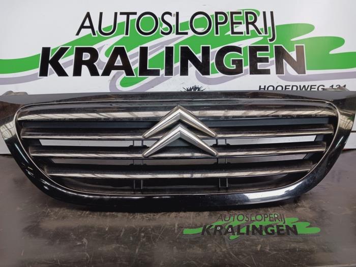 Używane Grill Citroen C3 (FC/FL/FT) 1.4 Cena € 49,99 Procedura marży oferowane przez Autosloperij Kralingen B.V.