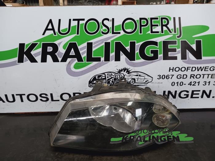 Gebrauchte Scheinwerfer links Seat Cordoba (6L2) 1.4 16V Preis € 99,99 Margenregelung angeboten von Autosloperij Kralingen B.V.