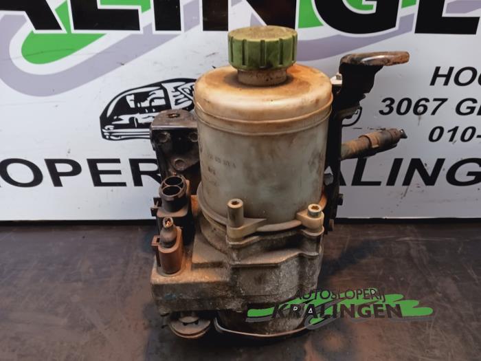 Used Power steering pump Volkswagen Polo IV (9N1/2/3) 1.2 12V Price € 99,99 Margin scheme offered by Autosloperij Kralingen B.V.