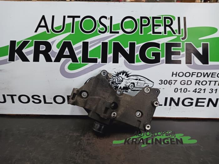 Used Alternator upper bracket Renault Clio III (BR/CR) 1.2 16V 75 Price € 199,99 Margin scheme offered by Autosloperij Kralingen B.V.