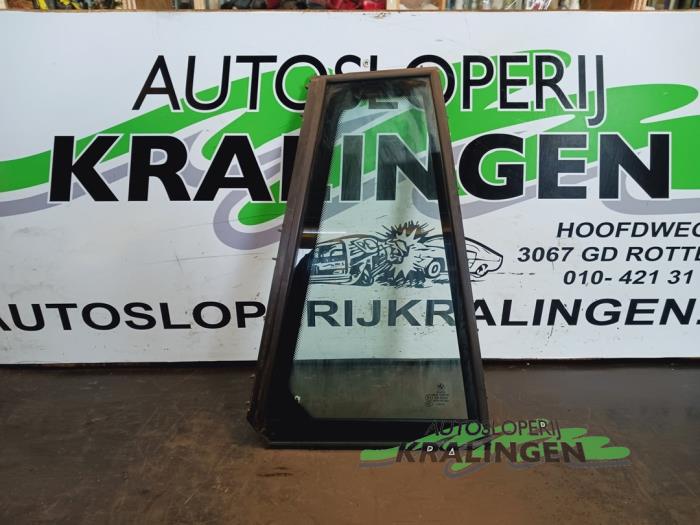 Usados Ventanilla triangular derecha detrás BMW 5 serie Touring (E61) 525i 24V Precio € 100,00 Norma de margen ofrecido por Autosloperij Kralingen B.V.