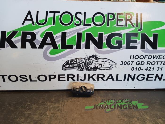 Begagnade Ljusbrytare Volvo V70 (BW) 2.4 D 20V Pris € 9,99 Marginaltabell erbjuds av Autosloperij Kralingen B.V.