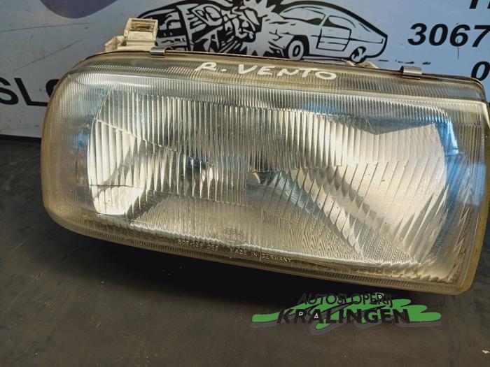 Używane Reflektor prawy Volkswagen Vento (1H2) Cena € 24,98 Procedura marży oferowane przez Autosloperij Kralingen B.V.