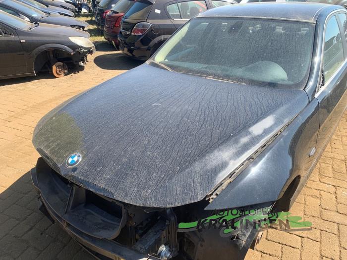 Używane Maska BMW 3 serie (E90) 325i 24V Cena € 99,99 Procedura marży oferowane przez Autosloperij Kralingen B.V.
