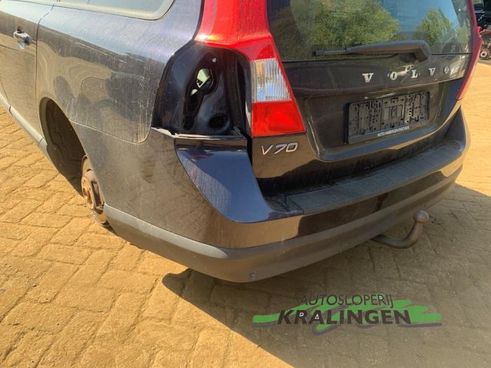 Usados Parachoques trasero Volvo V70 (BW) 2.4 D 20V Precio € 249,94 Norma de margen ofrecido por Autosloperij Kralingen B.V.