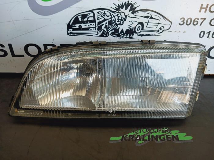 Używane Reflektor lewy Volvo V70 (GW/LW/LZ) 2.5 10V Cena € 34,99 Procedura marży oferowane przez Autosloperij Kralingen B.V.