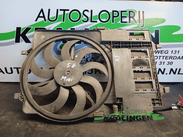 Begagnade Kylfläkt Austin Mini Open (R52) 1.6 16V Cooper S Pris € 34,99 Marginaltabell erbjuds av Autosloperij Kralingen B.V.