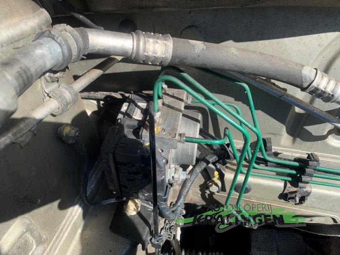 Usagé Pompe ABS Dacia Sandero I (BS) 1.2 16V Prix € 15,99 Règlement à la marge proposé par Autosloperij Kralingen B.V.