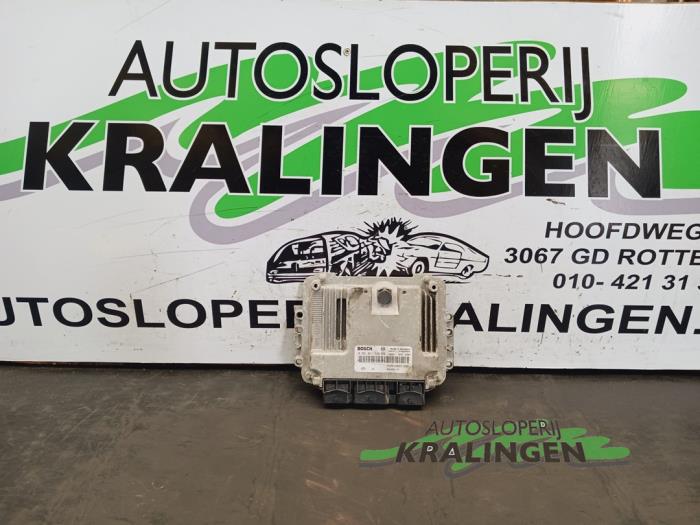 Used Engine management computer Nissan Primastar 1.9 dCi 80 Price € 49,99 Margin scheme offered by Autosloperij Kralingen B.V.