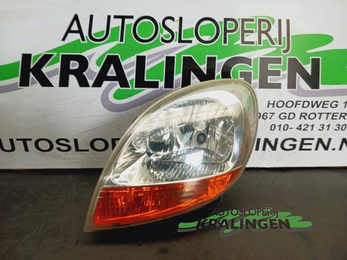 Używane Reflektor lewy Renault Kangoo Express (FC) 1.5 dCi 60 Cena € 14,99 Procedura marży oferowane przez Autosloperij Kralingen B.V.