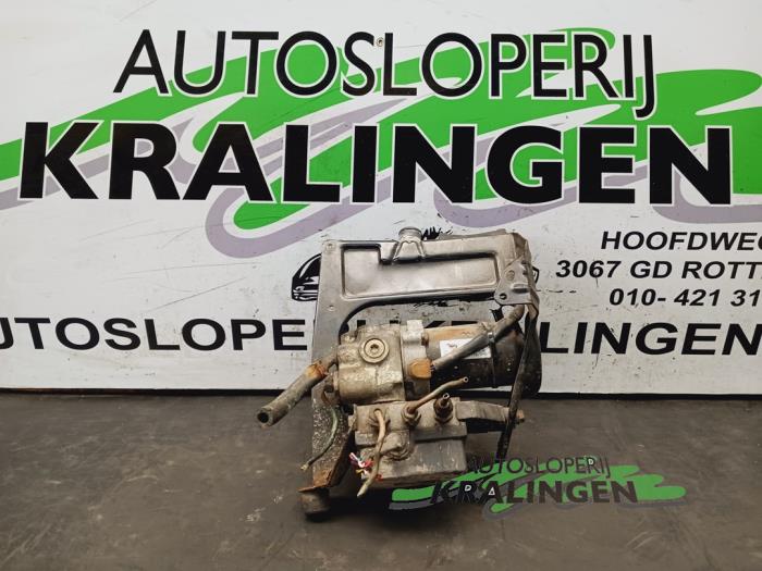 Usagé Pompe ABS Volvo 850 Estate 2.0i 10V Prix € 99,99 Règlement à la marge proposé par Autosloperij Kralingen B.V.