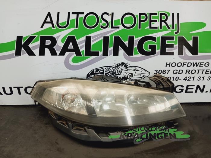 Używane Reflektor prawy Renault Laguna II (BG) 2.0 16V Cena € 49,98 Procedura marży oferowane przez Autosloperij Kralingen B.V.