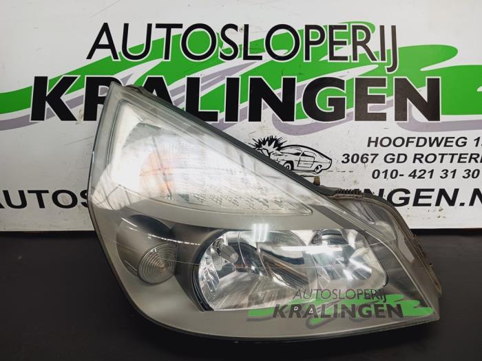 Używane Reflektor prawy Renault Espace (JK) 2.0 Turbo 16V Grand Espace Cena € 39,99 Procedura marży oferowane przez Autosloperij Kralingen B.V.