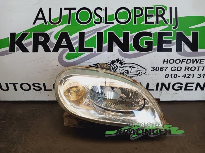 Używane Reflektor prawy Citroen Saxo 1.1i X,SX Cena € 19,99 Procedura marży oferowane przez Autosloperij Kralingen B.V.