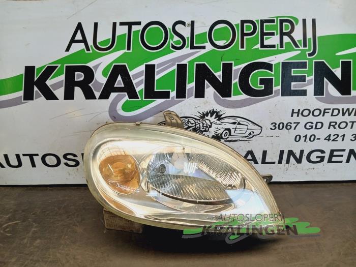 Używane Reflektor prawy Citroen Saxo 1.1i X,SX Cena € 19,99 Procedura marży oferowane przez Autosloperij Kralingen B.V.