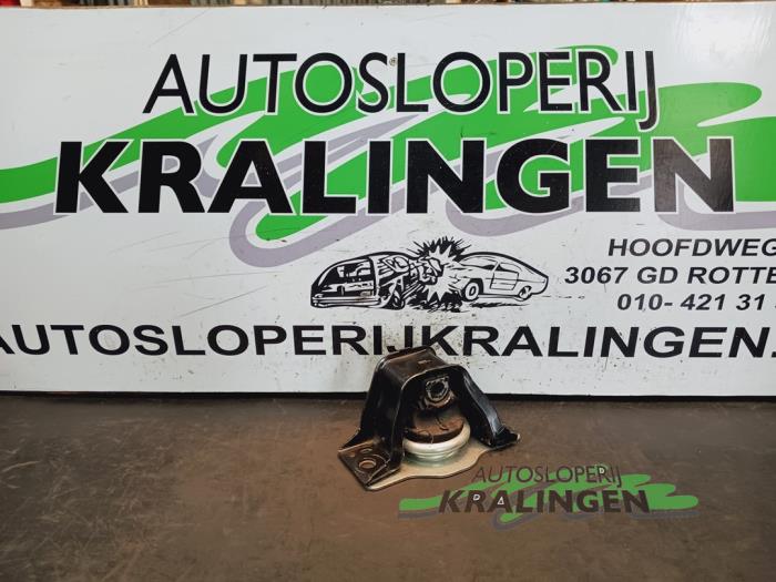 Used Engine mount Renault Scénic II (JM) 2.0 16V Price € 39,99 Margin scheme offered by Autosloperij Kralingen B.V.